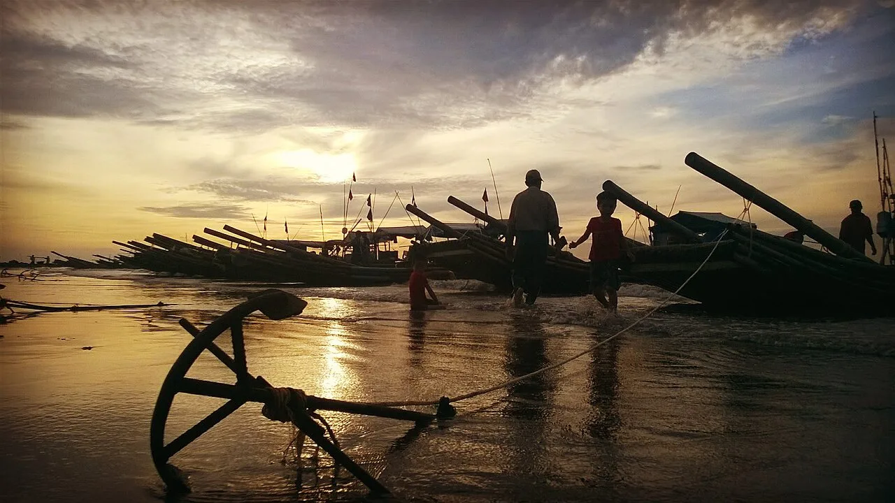 Bãi biển Hải Triều (nay thuộc xã Hải Xuân), Hải Hậu cũ - cùng dải bờ biển với Thịnh Long