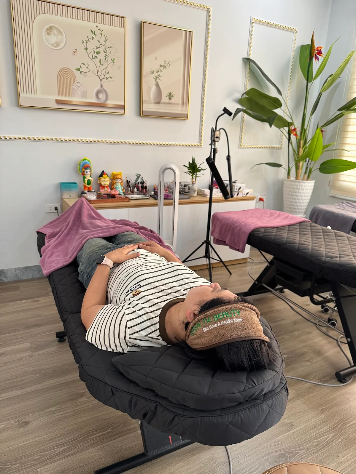 Ảnh 4 — Banye De Beauty Chăm Sóc Da |Nặn Mụn, Trị Nám Uy Tín| Triệt Lông Lạnh | Trị Liệu Cổ , Vai, Gáy| Phun xăm hiện đại