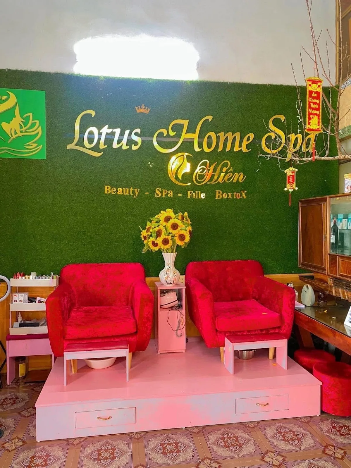 Ảnh Trang Xoăn Massage Trị Liệu