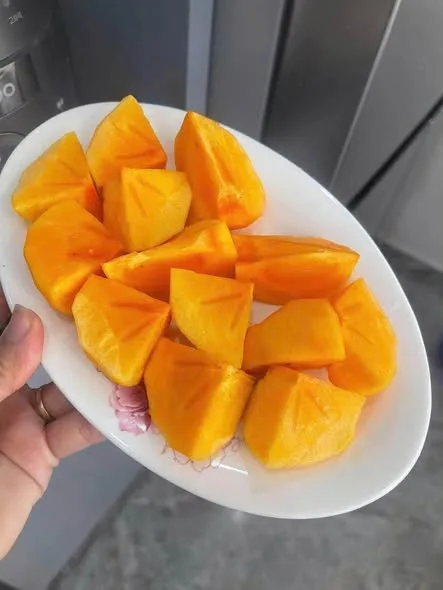 Trái cây tươi ngon, cắt sẵn tiện lợi, mua về là ăn ngay